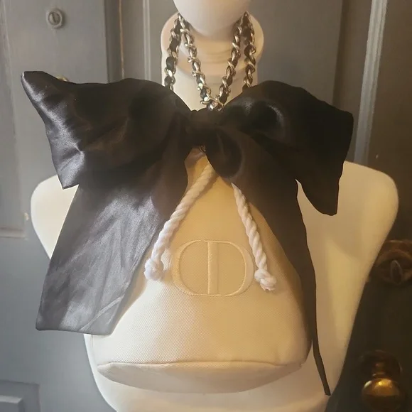 CHRISTIAN DIOR POUCH NWOT - Picture 10 of 10